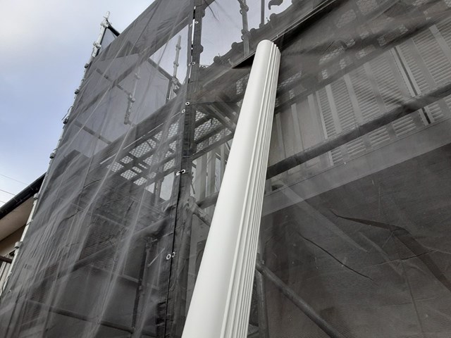 たてかけられた軒樋